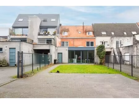 ruime gerenoveerde woning in hartje essen