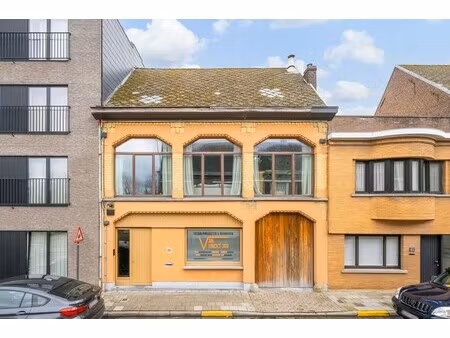 karaktervolle interbellumwoning met loods