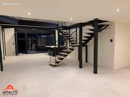 maison 5 pièces 196 m²
