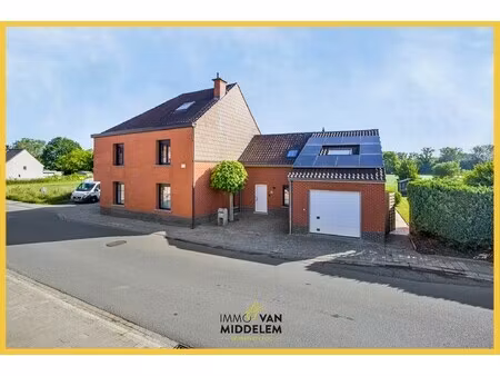 instapklare woning met 4 kamers  tuin en garage