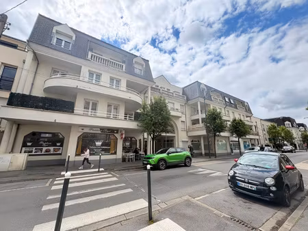f2 idéalement situé à deux pas de la gare