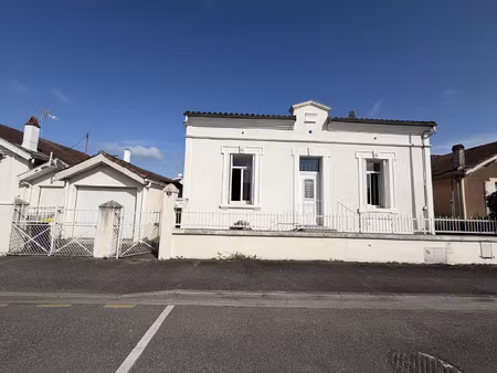 maison de caractere des annees 30 avec garage et jardin