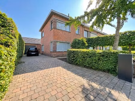 instapklare gezinswoning met 3 slaapkamers en garage op toplocatie
