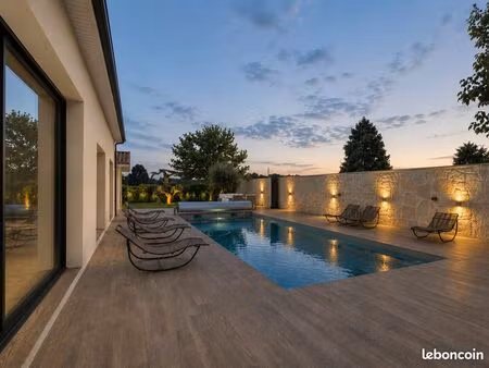 propriété 7 pièces 210 m²