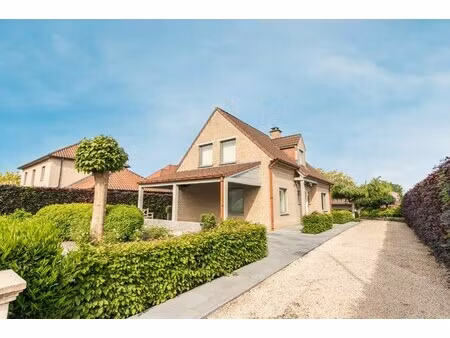 instapklare villa met 3 slaapkamers  bureau  dubbele garage en verzorgde buitenruimte in h