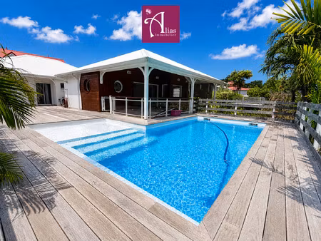 villa de charme 5 pieces avec piscine et vue dégagée petit