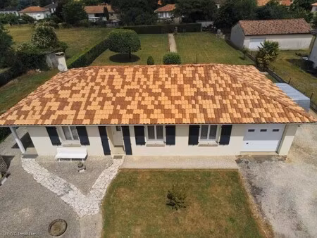 verteuil-sur-charente : pavillon de plain-pied  3 chambres et garage. 1488m²
