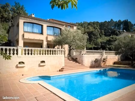 villa t8  vue  piscine et appartement loué