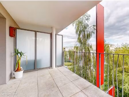 appartement 3 pièces 60.5m² balcon 10m² parking