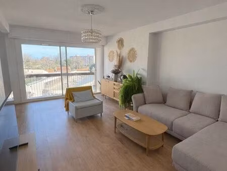t3 de 80 m² entièrement rénové  dpe b  climatisation réversible  2 terrasses  ascenseur  r