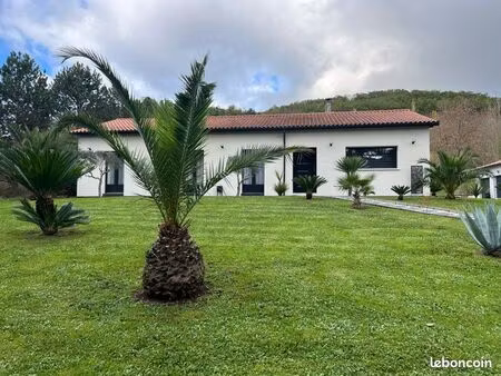 maison de plain pied 160m2 en l cadre privilégié avec dépendances