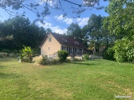 maison avec piscine  spa et terrain sans vis à vis