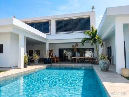 villa 7 pièces 324 m²