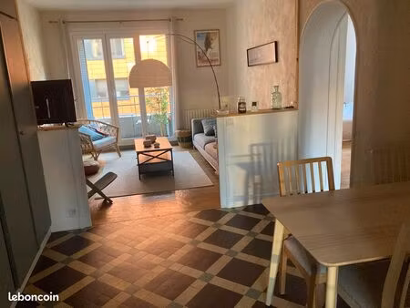 t3 meublé traversant 72m² + balcon - proche caserne de bonne