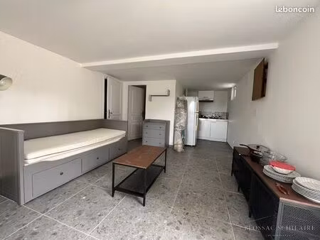 studio 1 pièce 28 m²