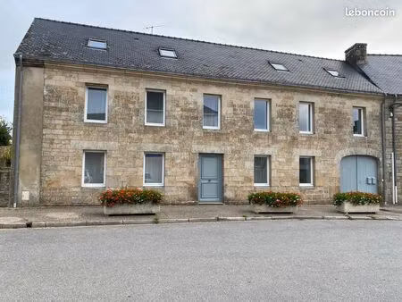 location 3 pièces bourg de bubry dans longère du 19ème siècle
