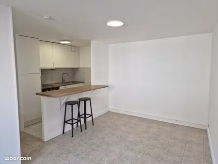 t2 meublé – 40 m² – gare d'épernon à pied – parking gratuit