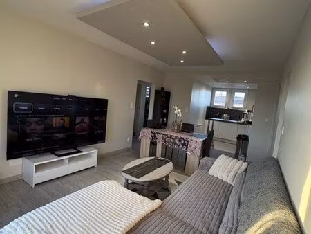t4 rénové 75 m² – 3 chambres – balcon  parking et cave – tours beaujardin
