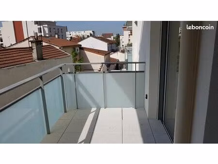loue t2  40m2  balcon  garage  gratte ciel nord