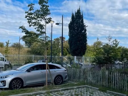place de parking sécurisé