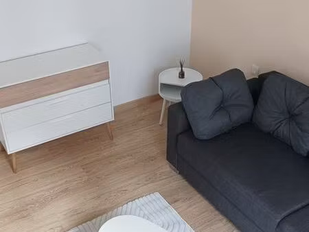 ? appartement meublé 27 m² – quartier rond-point – disponible immédiatement ?