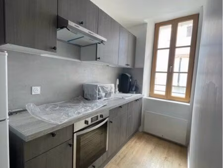 bel appartement t2 meublé centre ville ( rue calme )