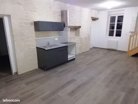à louer f2 refait à neuf quartier zénith