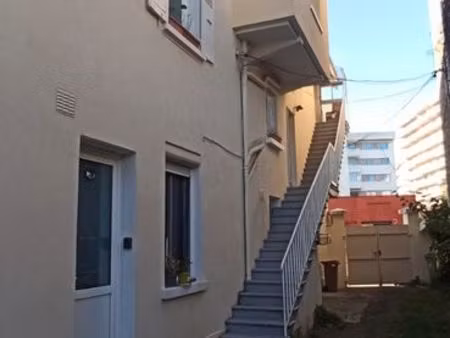 loué appartement dans maison de ville