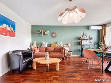 titre : t4 84 m² – 3 chambres – balcon – climatisation réversible – 2 parkings – cave