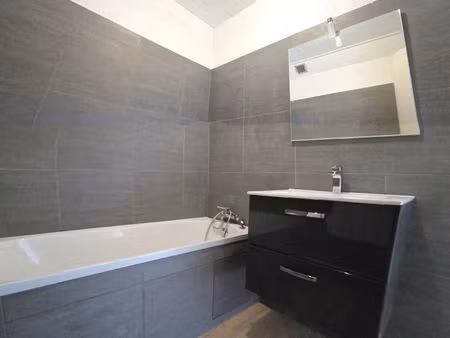 maison entierement rénové 50 m2 devant tramway – 2 chambres