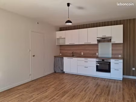 logement t3 non meublé avec possibilité de 2 colocataires centre pontivy