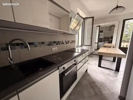 studio 1 pièce 27 m²