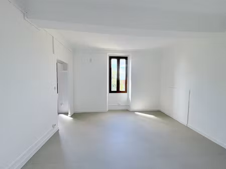 location appartement 3 pièces 56m² tourrettes sur loup 06140