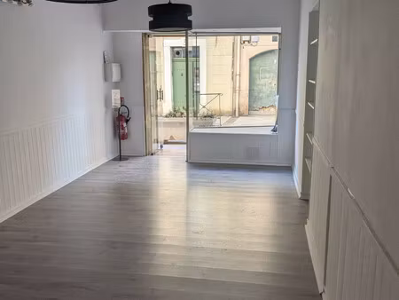 location local commercial 26m² le beausset 83330
