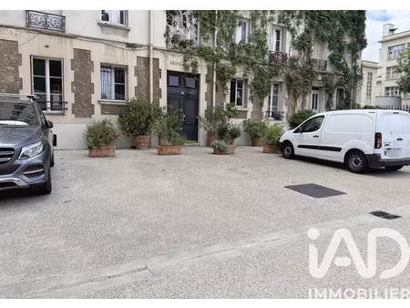 parking à paris (75010)