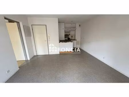 blanquefort - t2 avec balcon et parking sécurisé