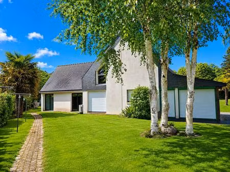magnifique propriété de 218 m² sur parc arboré de 3 748 m² avec hangar de 256 m²
