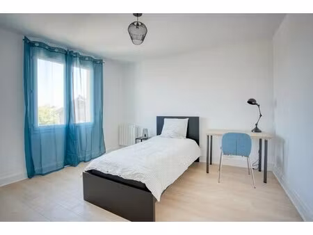 chambre meublée privative dans logement en colocation à pessac