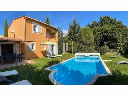 villa avec piscine à vendre à saint saturnin les apt