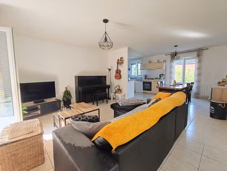 vente maison 4 pièces  83.00m²  candé