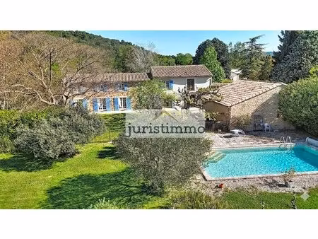 magnifique mas avec dependances et piscine