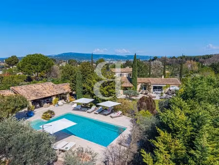 villa d'exception avec gîte  piscine et vue panoramique proch