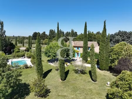 superbe mas de caractère face au luberon avec parc arboré  pis