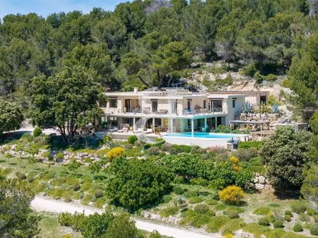 exceptionnelle propriété contemporaine avec vue dominante dans