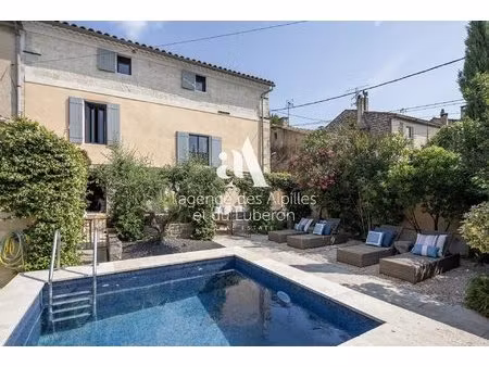 proche saint rémy de provence  maison de village superbement rénovée