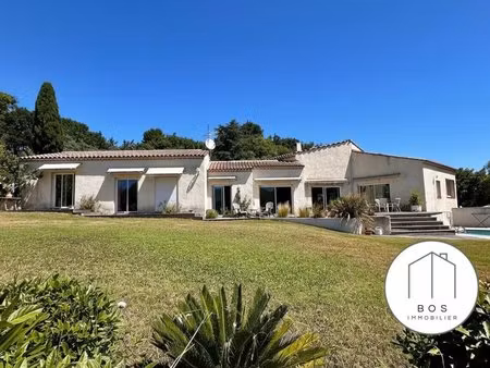 confortable villa avec piscine et tennis