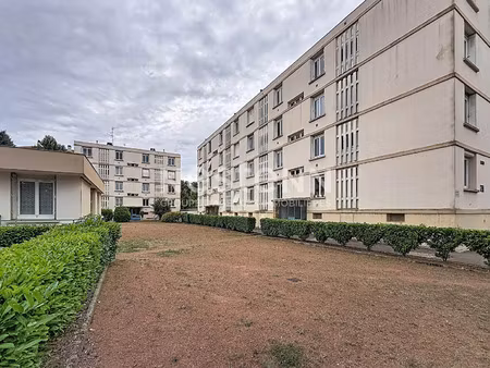 location appartement 4 pièces 64 m² à bron (69500)