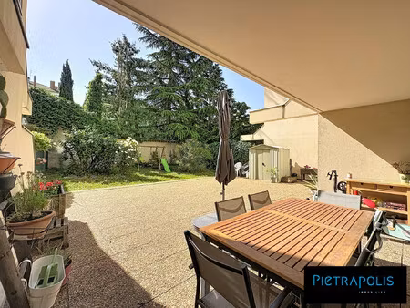 rez de jardin de 160m2 - t3 de 73m2 avec cave et garage