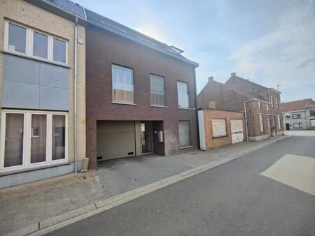 gelijkvloers appartement met 1 slaapkamer  tuin & staanplaats