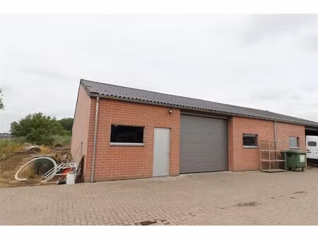 opslagruimte van ong. 192 m²  zijnde de linker opslagruimte achteraan gelegen.
